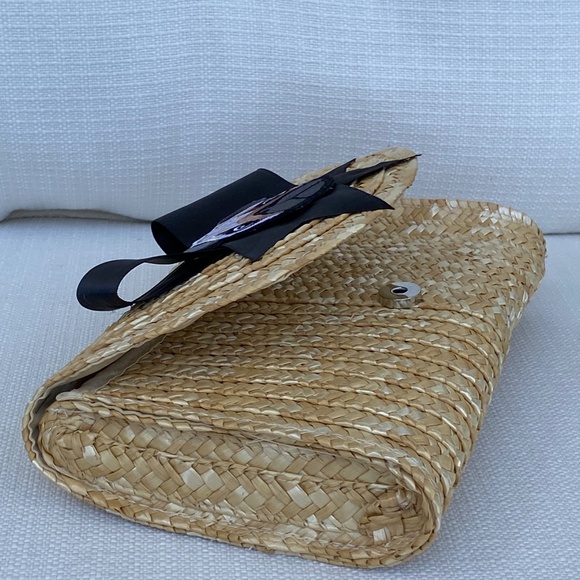 Bow with Bulldog Rattan Straw Clutch - Picture 5 of 5